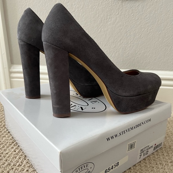 Steve Madden Heels - Picture 2 of 7